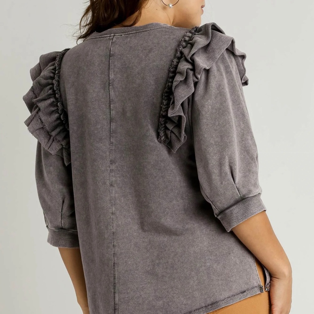 Umgee charcoal color sweatshirt with ruffle size medium (B4) - Picture 2 of 5